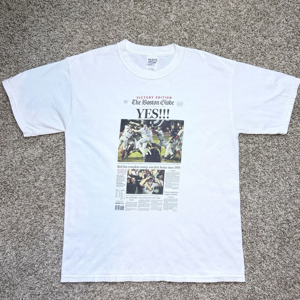 VTG 2004 Boston Red Sox World Series Gildan Mens L Boston Globe Victory Tee